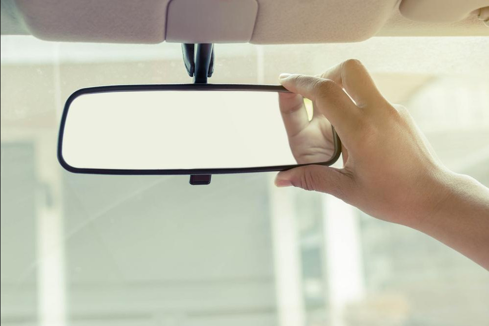 Symptoms of a Bad or Failing Rearview Mirror YourMechanic Advice